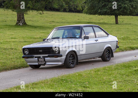 NNB 666P Ford Escort argento classico vintage restaurati i veicoli che appaiono alla Leighton Hall car festival a Carnforth, Lancaster, Regno Unito Foto Stock