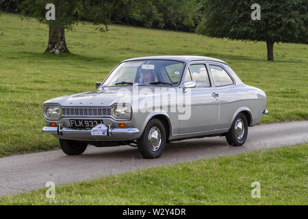 FLK 933J Ford Escort argento classico vintage restaurati i veicoli che appaiono alla Leighton Hall car festival a Carnforth, Lancaster, Regno Unito Foto Stock