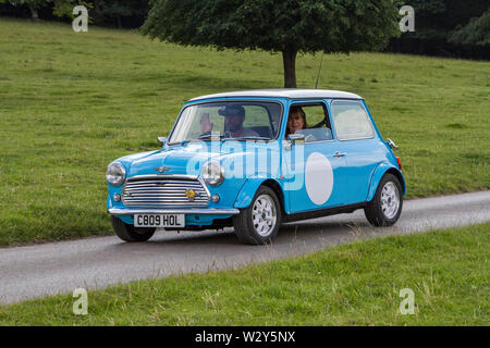 C809 HOL mini blu 3 porte classic vintage restaurati i veicoli che appaiono alla Leighton Hall car festival a Carnforth, Lancaster, Regno Unito Foto Stock