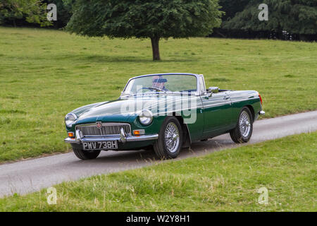 PWV 738H MG classic vintage restaurati i veicoli che appaiono alla Leighton Hall car festival a Carnforth, Lancaster, Regno Unito Foto Stock