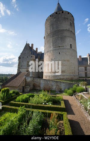 Chateaudun, Francia. Vista pittoresca del borgo medievale di Chateau de Chateaudun. Foto Stock