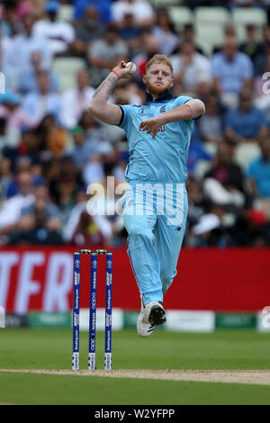 Birmingham, Regno Unito. Birmingham, Regno Unito. 11 luglio 2019; Edgbaston, Midlands, Inghilterra; ICC di Coppa del Mondo di cricket semi-finale tra Inghilterra e Australia; Ben Stokes entra e bocce Credit: Azione Plus immagini di sport/Alamy Live News Foto Stock