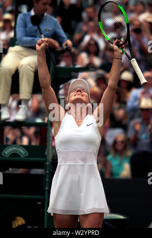 Il torneo di Wimbledon, Regno Unito. 11 Luglio, 2019. Simona Halep celebra la sua vittoria sul Elina Svitolina nel femminile semifinali a Wimbledon oggi. Credito: Adam Stoltman/Alamy Live News Foto Stock