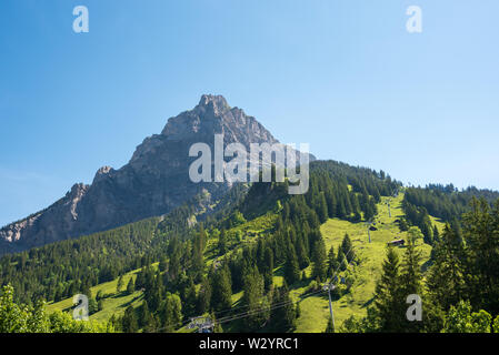 Paesaggio con la Bire, montagna locale di Kandersteg, Oberland bernese, il Cantone di Berna, Svizzera, Europa Foto Stock