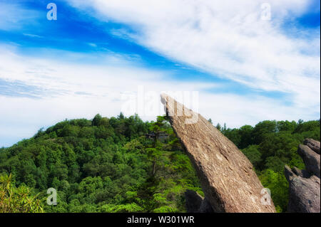 Le visualizzazioni e i siti si vede in Blowing Rock geologico di un punto di interesse e la più antica di attrazione turistica in North Carolina. Pieno di miti e leggende di un Foto Stock