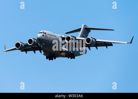 Un Boeing C-17 Globemaster III i velivoli militari da trasporto della United States Air Force. Foto Stock