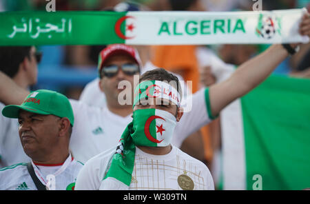 Suez, Egitto. 11 Luglio, 2019. La Costa d Avorio, Egitto - Francia luglio 11, 2019: algerina la ventola prima del 2019 African Cup delle Nazioni match tra Costa d Avorio e in Algeria a Suez Stadium di Suez, Egitto. Ulrik Pedersen/CSM/Alamy Live News Foto Stock