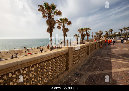 Tel Aviv, Israele - 13 Aprile 2019: la splendida vista del Gavat alia spiaggia durante una giornata di sole. Foto Stock