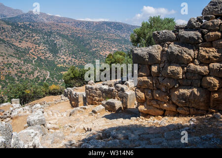 Hilltop rovine a lato del sito archeologico, Creta Foto Stock