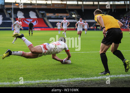 Il 5 luglio 2019, KCOM Stadium, Hull, Inghilterra; Betfred Super League, rotonda 21, Hull FC vs St Helens; Lachlan Coote (23) di St Helens punteggi di provare il suo credito: David ciccioli/news immagini Foto Stock