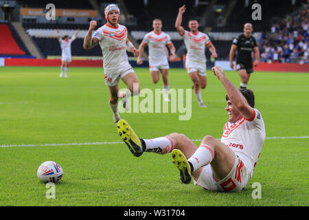 Il 5 luglio 2019, KCOM Stadium, Hull, Inghilterra; Betfred Super League, rotonda 21, Hull FC vs St Helens; Lachlan Coote (23) di St Helens celebra la sua prova a credito: David ciccioli/news immagini Foto Stock