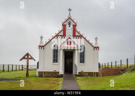 La Cappella Italiana è altamente ornano la Cappella Cattolica di agnello Holm in isole di Orkney. Fu costruita durante la Seconda Guerra Mondiale da prigionieri di guerra italiani Foto Stock