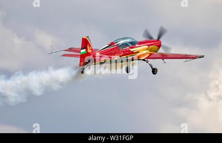 Royal Jordanian Falcons sul loro tour europeo di eseguire NEL REGNO UNITO ALLA Shuttleworth Airshow militare il 7 Luglio 2019 Foto Stock