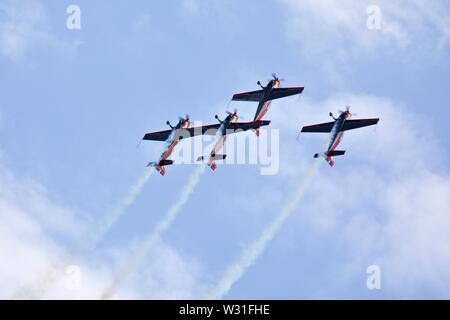 Royal Jordanian Falcons sul loro tour europeo di eseguire NEL REGNO UNITO ALLA Shuttleworth Airshow militare il 7 Luglio 2019 Foto Stock