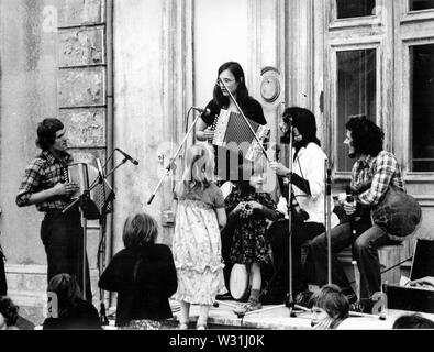 Gli attivisti occupare JB Martin Park per la lotta contro l'immobiliare di pialle, Villeurbanne, Francia Foto Stock