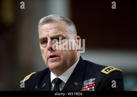 (190711) -- WASHINGTON, luglio 11, 2019 (Xinhua) -- Gen. Mark Milley testimonia davanti al Senato Servizi armi Comitato per la sua nomina a presidente del Comune di capi di Stato Maggiore sul Campidoglio di Washington D.C., gli Stati Uniti, l'11 luglio 2019. (Xinhua/Ting Shen) Foto Stock