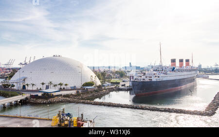 Long Beach, California, Stati Uniti d'America - 30 Maggio 2015: Queen Mary ormeggiata nel porto di Long Beach Foto Stock