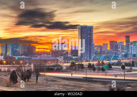 Denver, Colorado, Stati Uniti d'America downtown skyline della città di notte. Foto Stock