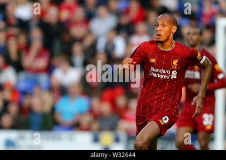 Birkenhead, Regno Unito. 11 Luglio, 2019. Officina Fabinho di Liverpool guarda a. La pre-stagione calcio amichevole, Tranmere Rovers v Liverpool a Prenton Park di Birkenhead, il Wirral giovedì 11 luglio 2019. Questa immagine può essere utilizzata solo per scopi editoriali. Solo uso editoriale, è richiesta una licenza per uso commerciale. Nessun uso in scommesse, giochi o un singolo giocatore/club/league pubblicazioni. pic da Chris Stading/Andrew Orchard fotografia sportiva/Alamy Live news Credito: Andrew Orchard fotografia sportiva/Alamy Live News Foto Stock