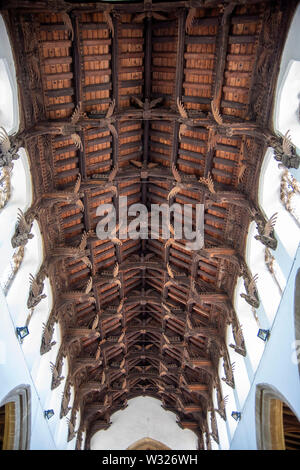 Angelo tetto di St Wendreda la chiesa di marzo. Foto Stock