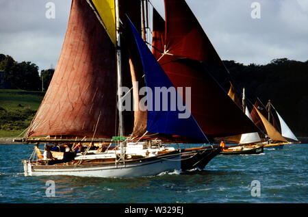 AJAXNETPHOTO. 1980. SOLENT, Inghilterra. - Sotto il titolo - OLD GAFFERS REGATA INIZIA IN OSBORNE BAY. Foto:JONATHAN EASTLAND/AJAX REF:842096 Foto Stock