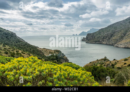 Distanza lunga vista dall'Italia continentale verso l'isola di Capri Foto Stock