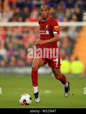 Prenton Park, Birkenhead, Wirral, Regno Unito. 11 luglio 2019. La pre-stagione amichevole calcio, Tranmere contro il Liverpool; Officina Fabinho di Liverpool corre in avanti con la palla Credit: Azione Plus immagini di sport/Alamy Live News Foto Stock