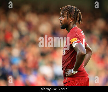 Prenton Park, Birkenhead, Wirral, Regno Unito. 11 luglio 2019. La pre-stagione amichevole calcio, Tranmere contro il Liverpool; Divock Origi di Liverpool orologi credito di gioco: Azione Plus immagini di sport/Alamy Live News Foto Stock