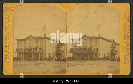 Il Grand Central Hotel alla speranza, DT (territorio Dakota), la fine della Manatoba (Manitoba) ramo ovest in agosto 1882 circa 70 miglia da Larimore a sud-ovest da Haynes, Federico e, b 1861 Foto Stock