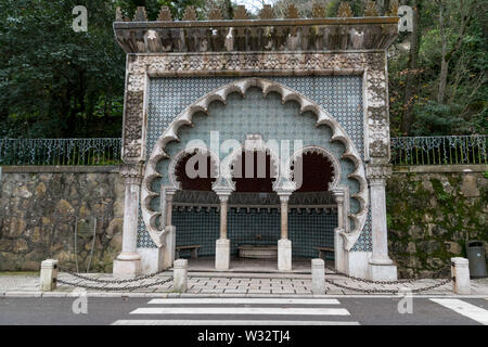 Una fontana Moresca a Sintra, Portogallo Foto Stock