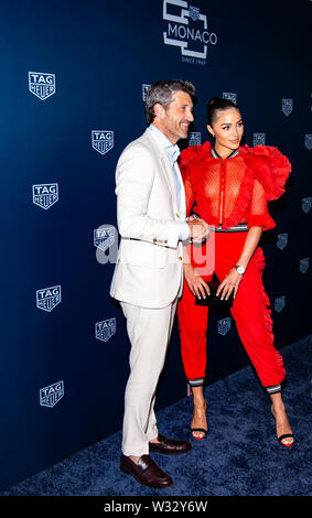 TAG Heuer celebra 50 Yerars del modello iconico Monaco con Patrick Dempsey e Olivia Culpo Foto Stock