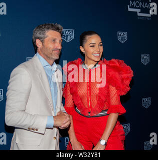 TAG Heuer celebra 50 Yerars del modello iconico Monaco con Patrick Dempsey e Olivia Culpo Foto Stock