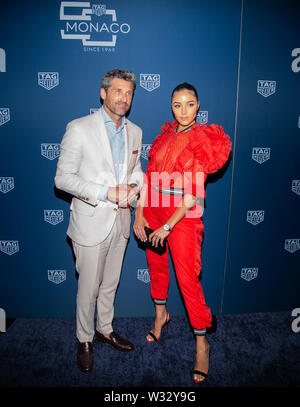 TAG Heuer celebra 50 Yerars del modello iconico Monaco con Patrick Dempsey e Olivia Culpo Foto Stock