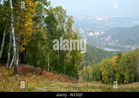 Krasnoyarsk Russia, in vista della città dalla Stolby Parco Nazionale Foto Stock
