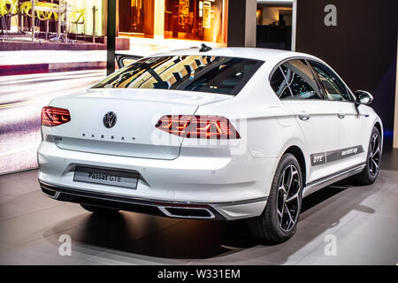 Ginevra, Svizzera, Mar Bianco 2019 Volkswagen VW Passat limousine GTE, Geneva International Motor Show, 8 gen lifting, prodotta da Volkswagen Foto Stock