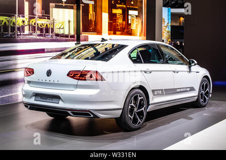 Ginevra, Svizzera, Mar Bianco 2019 Volkswagen VW Passat limousine GTE, Geneva International Motor Show, 8 gen lifting, prodotta da Volkswagen Foto Stock