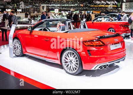 Ginevra, Svizzera, Mar 2019 rosso metallizzato Audi TTS Quattro Cabrio a Ginevra International Motor Show, prodotto dalla tedesca produttore di automobili Audi Foto Stock