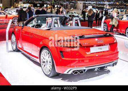 Ginevra, Svizzera, Mar 2019 rosso metallizzato Audi TTS Quattro Cabrio a Ginevra International Motor Show, prodotto dalla tedesca produttore di automobili Audi Foto Stock