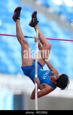 Napoli, Italia. 11 Luglio, 2019. Roberta Bruni di Italia compete durante la Finale Femminile del Pole Vault di atletica al trentesimo Universiade estiva a Napoli, Italia, Luglio 11, 2019. Bruni ha vinto la medaglia d'oro con 4.46 m. Credito: Zheng Huansong/Xinhua/Alamy Live News Foto Stock