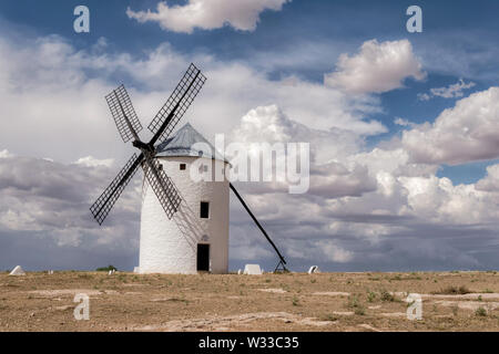 Mulino a vento a Campo de Criptana. Castilla La Mancha. Spagna. Foto Stock