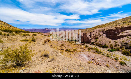 Montagne scoscese e gole di El Dorado Canyon, il confine del Nevada e Arizona. È anche parte del Lago Mead nazionale Area ricreativa NEGLI STATI UNITI Foto Stock