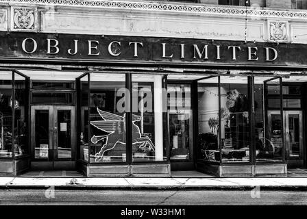 'Oggetto limitata", un concetto unico di hotel, pieno di mobili d'epoca e arredamento, tutte per vendere, al creativo piccola città America, Bisbee, AZ, Stati Uniti d'America Foto Stock