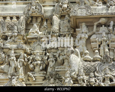 Tempio indù con sculture, India, nello stato del Tamil Nadu Foto Stock