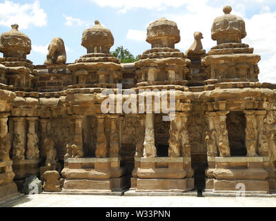 Cortile del tempio antico di Kailasanath, India, nello Stato del Tamil Nadu, la città di Kanchipuram Foto Stock