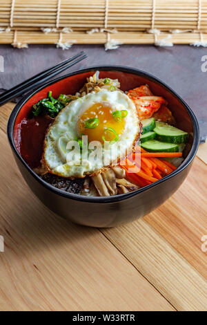 Autentica cucina Coreana vegetariano Bibimbap a freddo Foto Stock