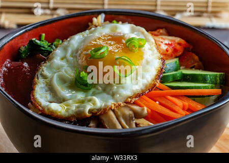 Autentica cucina Coreana vegetariano Bibimbap a freddo Foto Stock