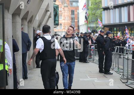 Pic mostra: Tommy Robinson arriva presso la Old Bailey per frase oggi 11.7.19 pic da Gavin Rodgers/Pixel8000 Foto Stock