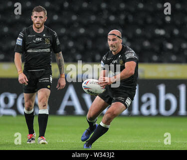 11 luglio 2019 , KCOM Stadium, Hull, Inghilterra; Betfred Super League, rotonda 22, Hull FC vs London Broncos ; Danny Houghton (9) dello scafo FC viene eseguito con la sfera Credito: David ciccioli/news immagini Foto Stock