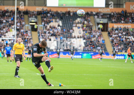 11 luglio 2019 , KCOM Stadium, Hull, Inghilterra; Betfred Super League, rotonda 22, Hull FC vs London Broncos ; Marc Sneyd (7) dello scafo FC converte Credito: Mark Cosgrove/news immagini Foto Stock