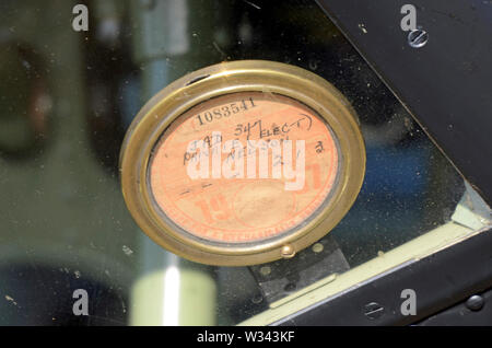 Tassazione delle autovetture nel disco ripristinato Bristol Blenheim Seconda Guerra Mondiale piano. Il Naso del piano è stato trasformato in una vettura dopo la guerra, ma incorporato nel restauro Foto Stock